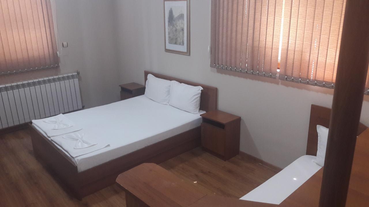 Fenerite Family Hotel Targovichté Extérieur photo